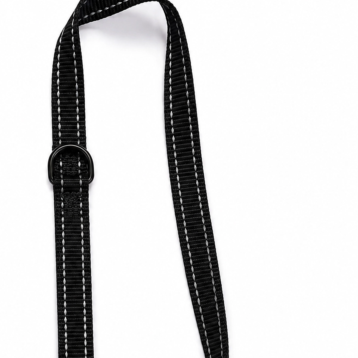 Black flat nylon dog leash structure with reflective stripes and reinforced stitching