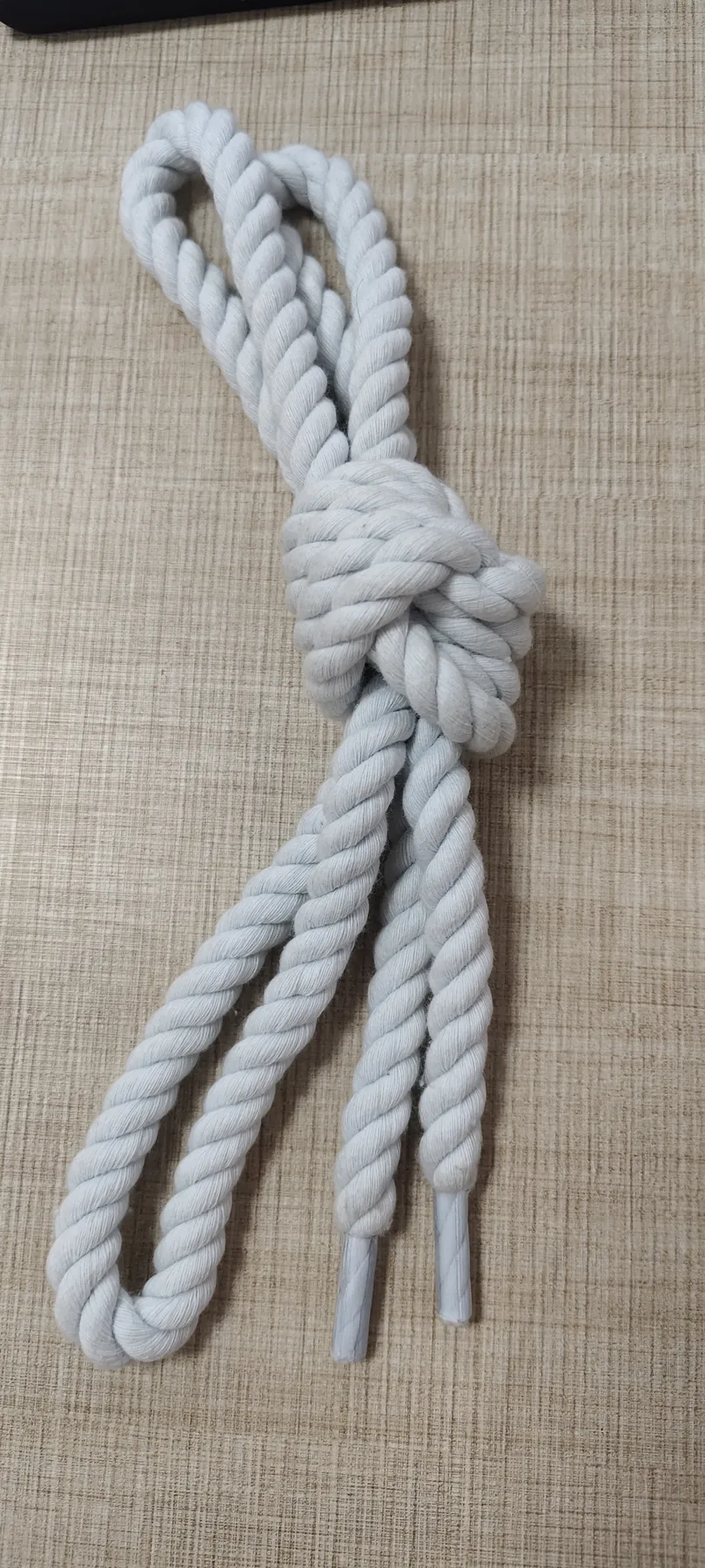 White 10mm twisted rope shoelaces with plastic aglets