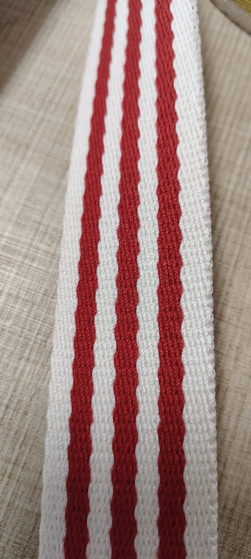 Detailed red and white stripe pattern on thick 30mm polyester webbing