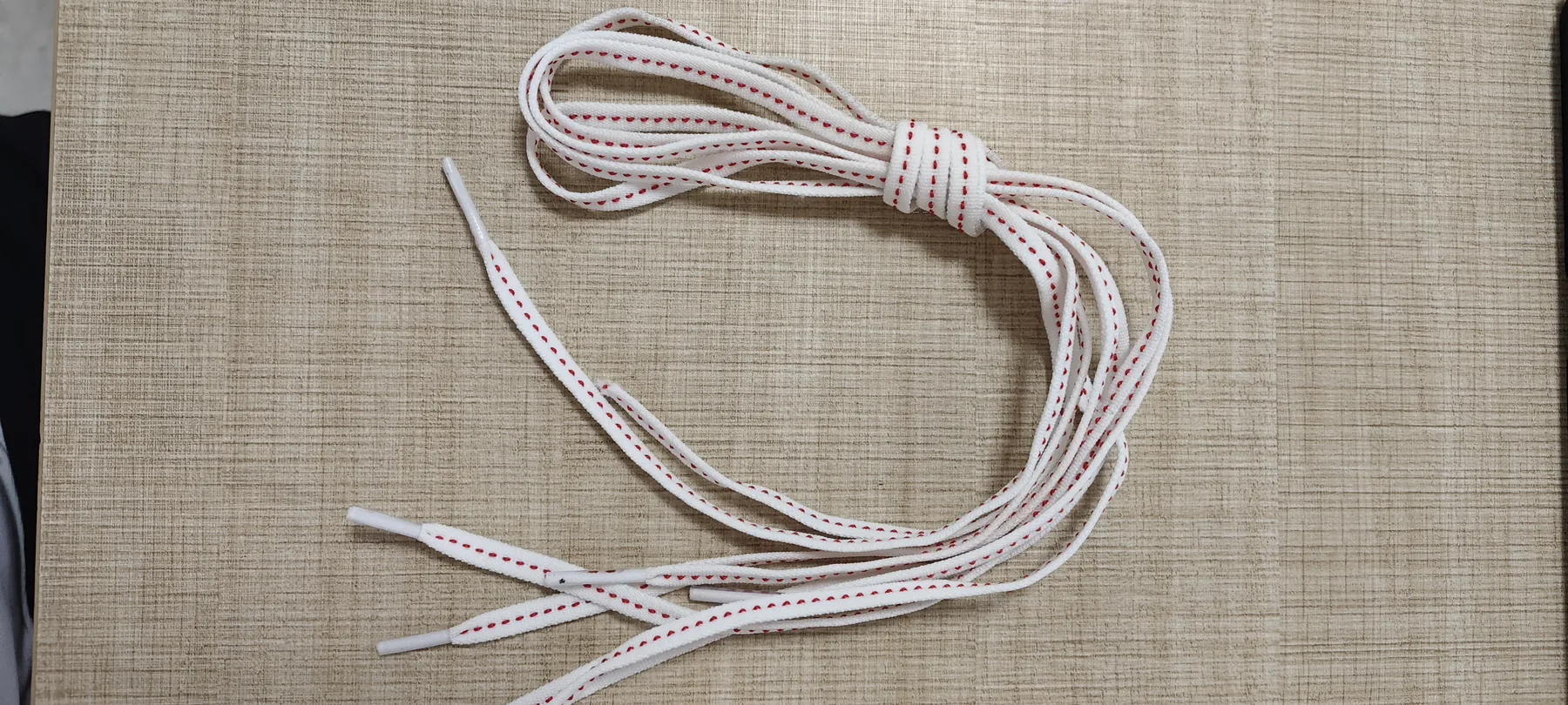 White and red 6mm two-tone elastic shoelaces with aglets